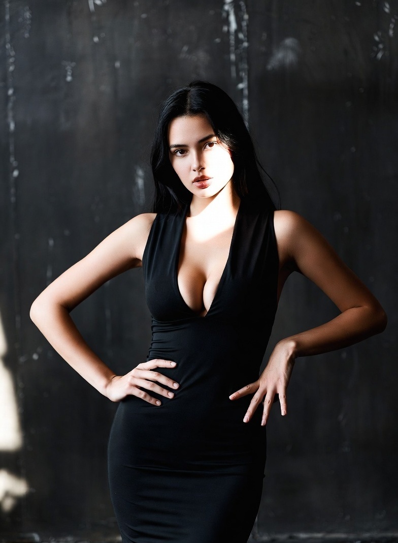 Развратная брюнетка для VIP досуга в Москве — девушка по вызову 24/7